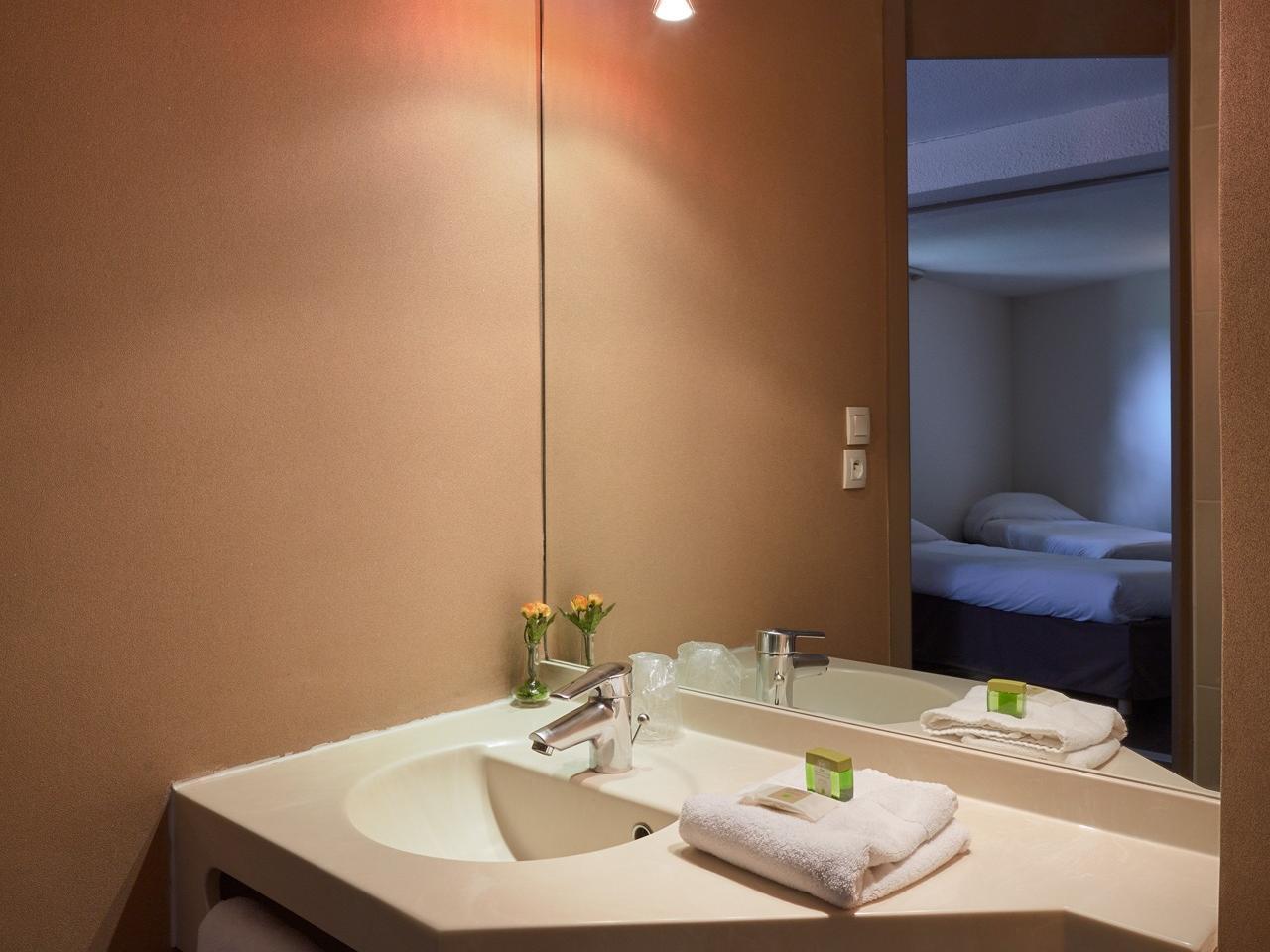Hotel Logis Des Trois Massifs Claix  Zewnętrze zdjęcie