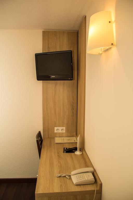 Hotel Logis Des Trois Massifs Claix  Zewnętrze zdjęcie