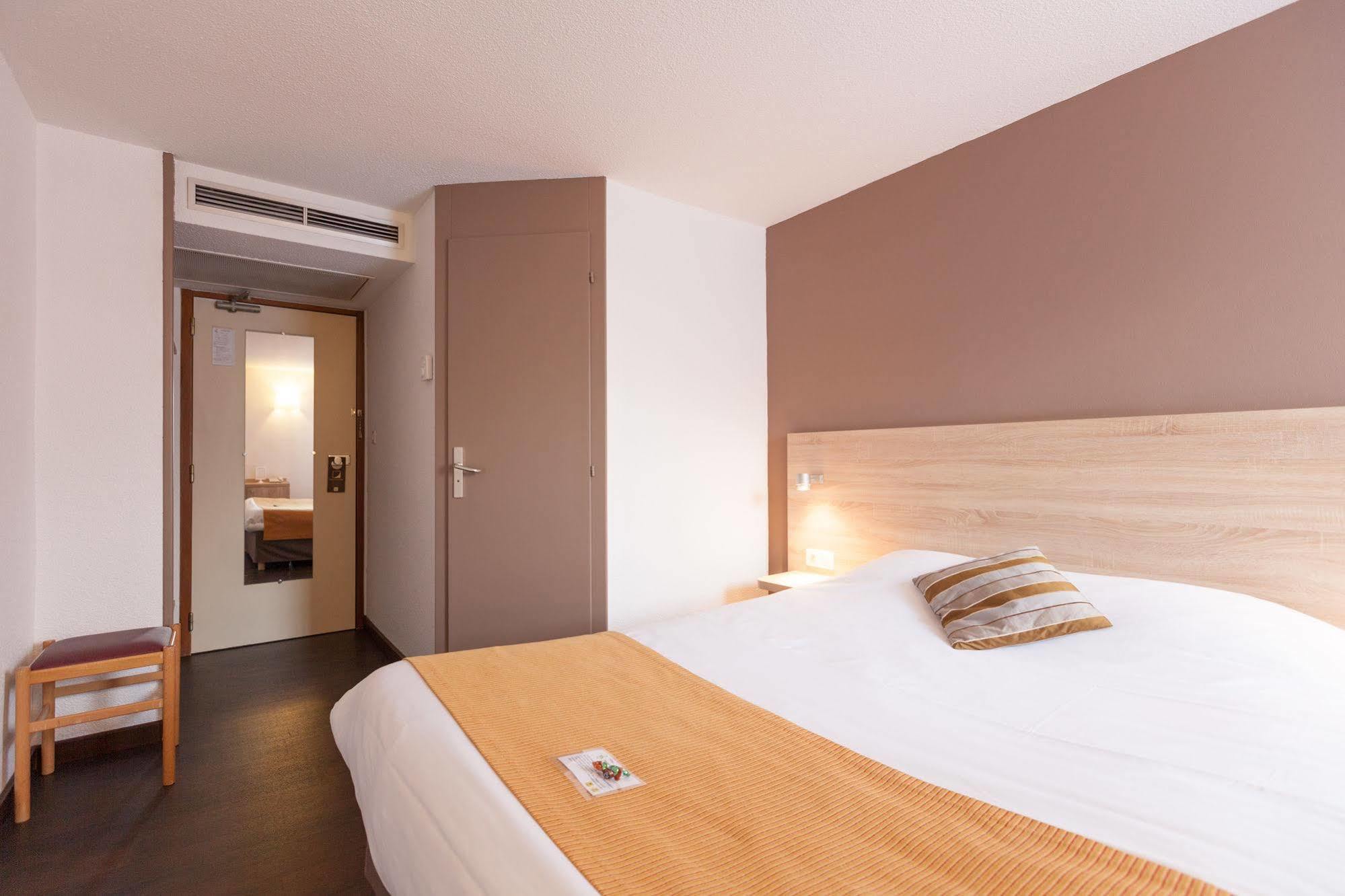Hotel Logis Des Trois Massifs Claix  Zewnętrze zdjęcie