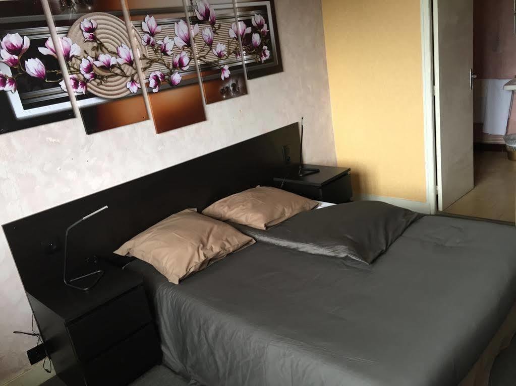 Hotel Logis Des Trois Massifs Claix  Zewnętrze zdjęcie