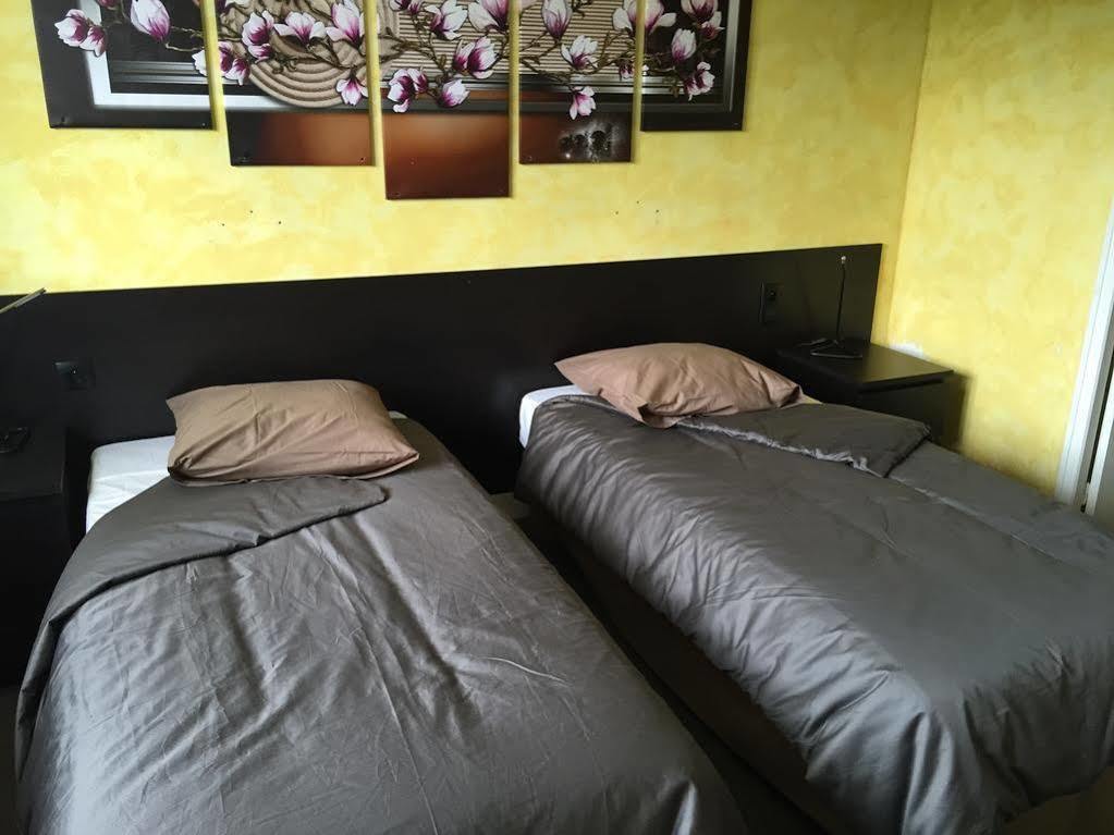 Hotel Logis Des Trois Massifs Claix  Zewnętrze zdjęcie